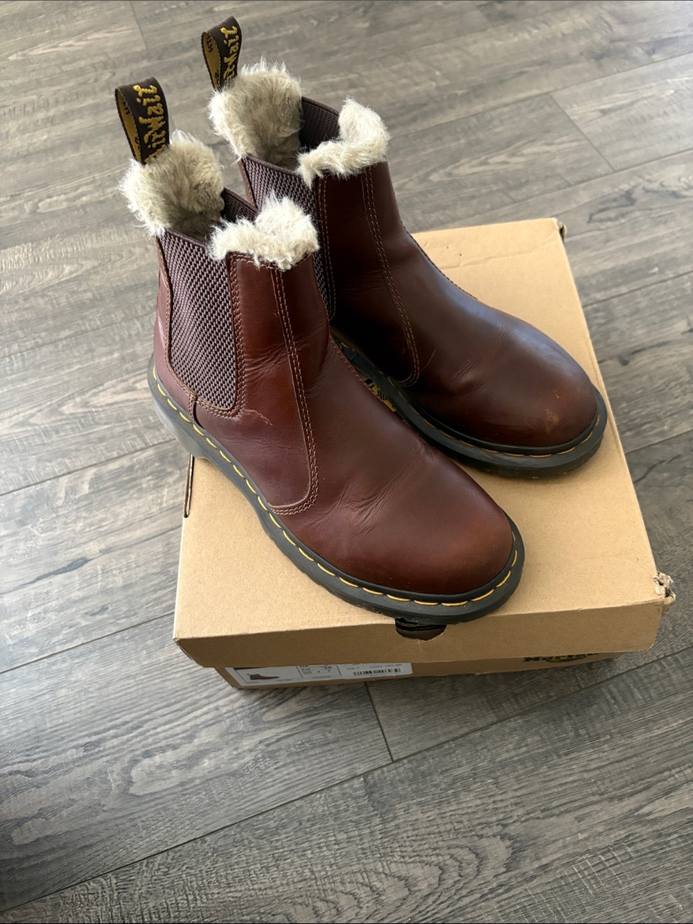 🍁🍂Dr. Martens Brown Faux-Fur Chelsea Ankle Boots🍂🍁
